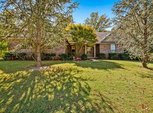 1563 Oakridge Dr, Harrison, AR 72601