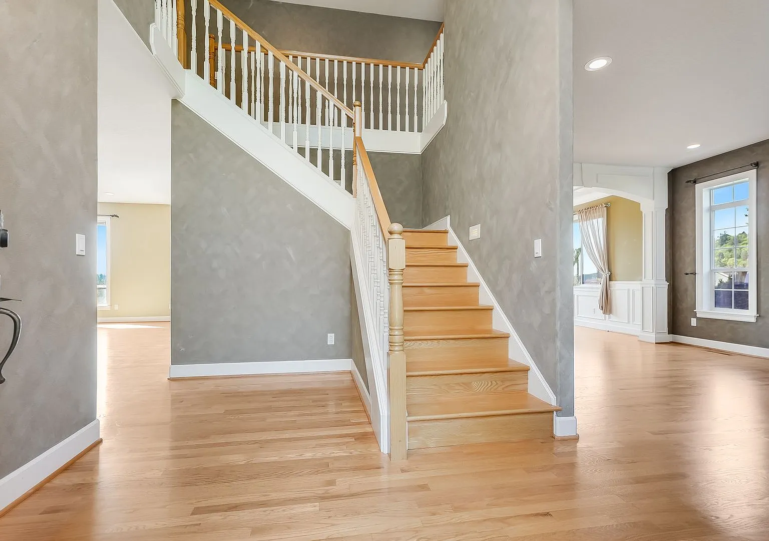 Beautiful 4 Bed, 2.5 Bath Rental Home in Pleasant Valley neighborhood! — Photo 2