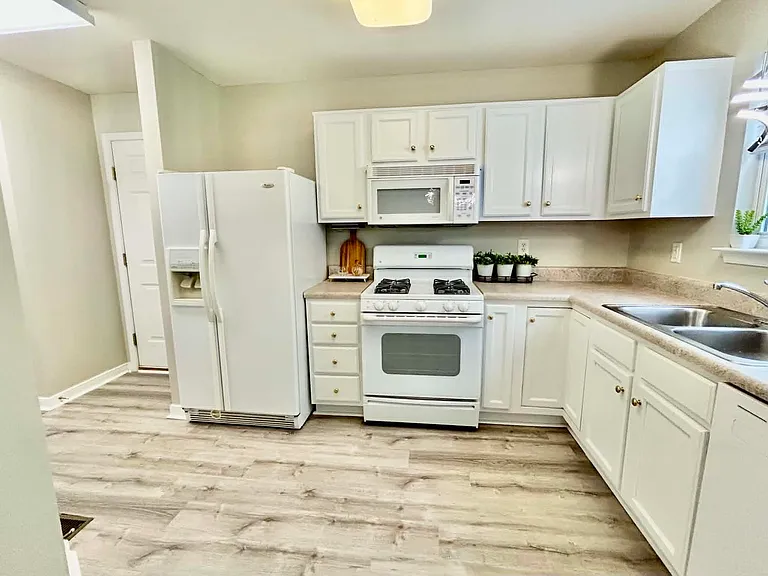 2512 Grand Glen Rd — Photo 13