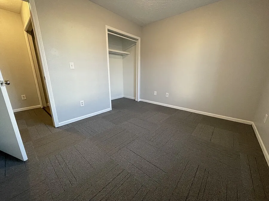Stone Dr. 350 — Photo 4