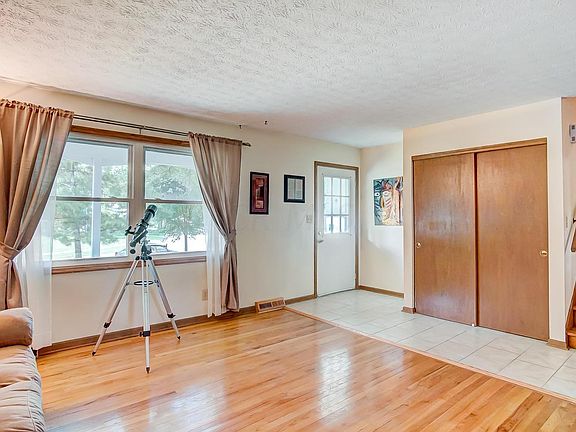 3rd image of 6168 Oakfield Dr E