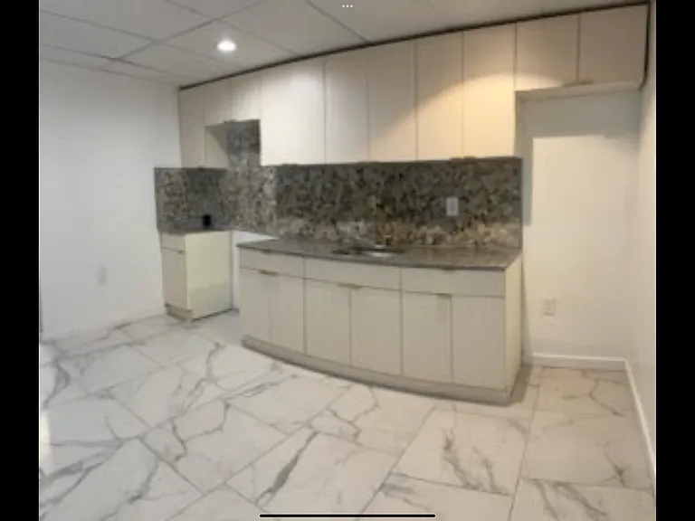41 W Grand Ave #1 — Photo 4