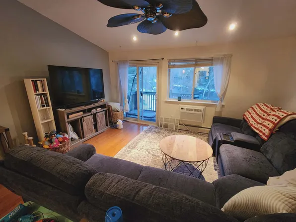 220 Main St APT 4L, New Hartford, CT 06057