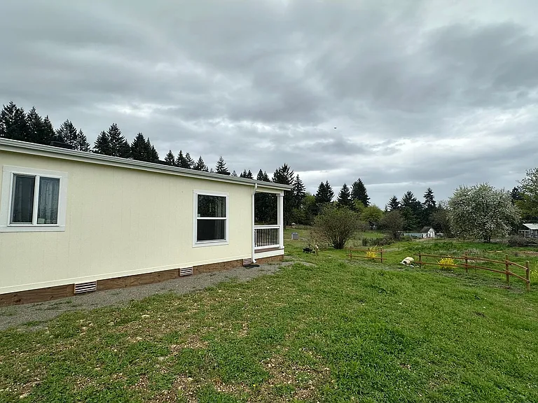 11925 Hillcrest Dr SE — Photo 4