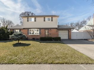 8782 Lozen Dr, Sterling Heights, MI