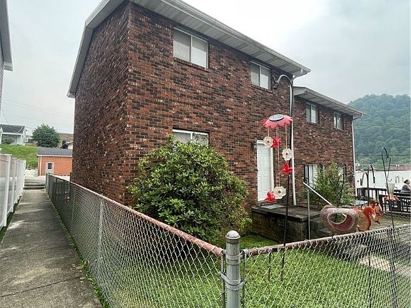 2nd image of 621 Hopkins Ave #7