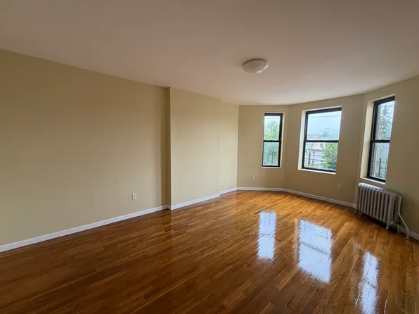(undisclosed Address), Yonkers, NY 10705