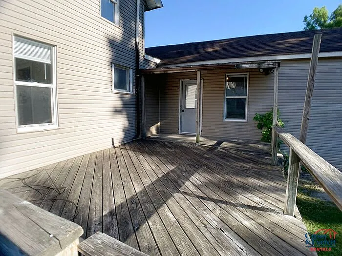 3 bed, 1.0 bath, 1300 sqft, $1,450 — Photo 4