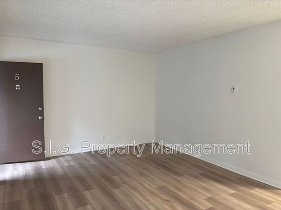 2nd image of 3104 Montrose Ave #5