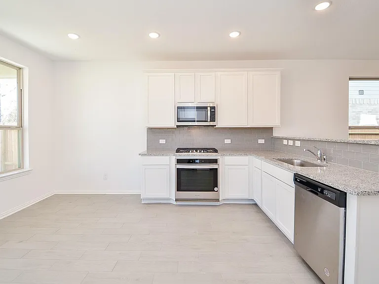 7919 Royal Palm Dr — Photo 11