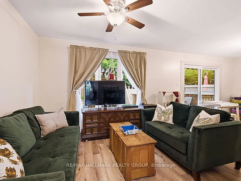 67 Grady Cres — Photo 15