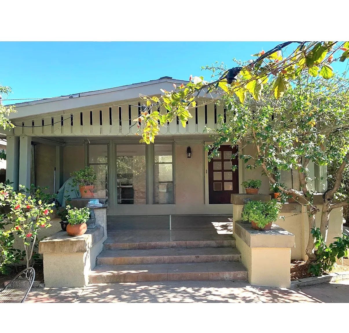 1122 Manzanita Street — Photo 1