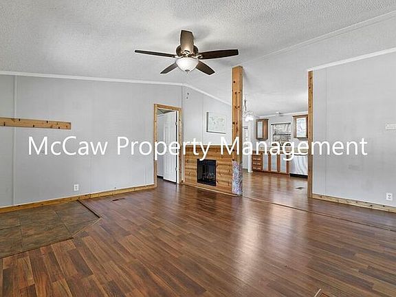 3rd image of 1615 Alamo Dr