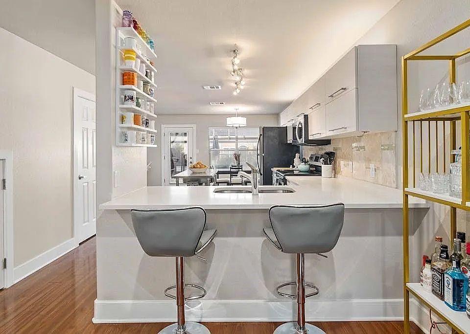 1st image of 1101 Grove Blvd APT 205