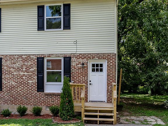 5th image of 1905 S Lyle Ln