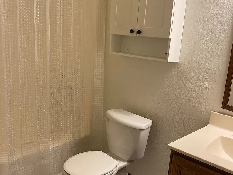 Immaculate Updated 1 and 2 Bedrooms with 1 Bath — Photo 29