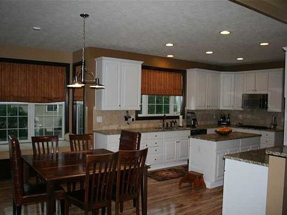 3rd image of 9485 Gibson Dr