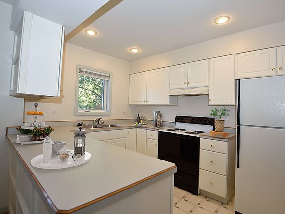 3rd image of 1801 W Olive St #2