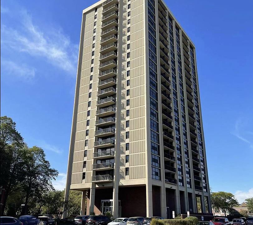 1st image of 2901 S Michigan Ave APT 1704
