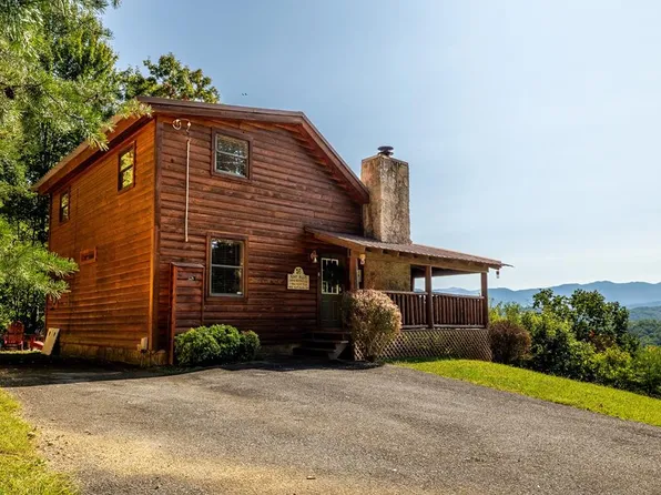 1620 Bear Claw Way, Sevierville, TN 37876