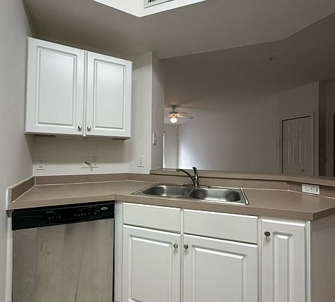 4th image of 5578 Metrowest Blvd Unit 202