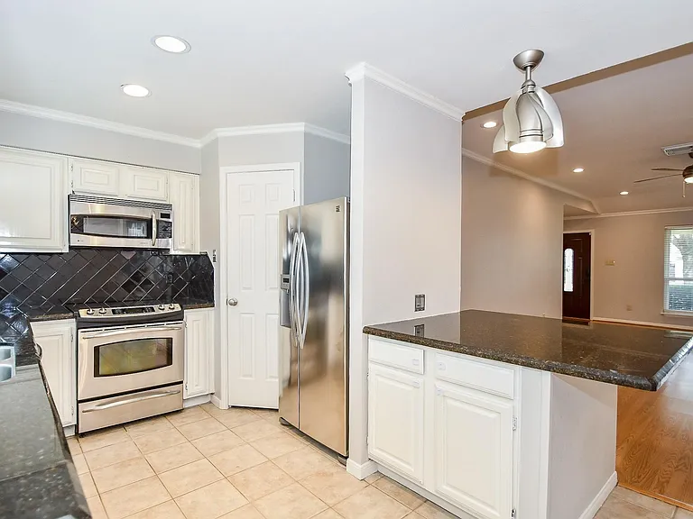 3402 Hidden Creek Dr — Photo 8