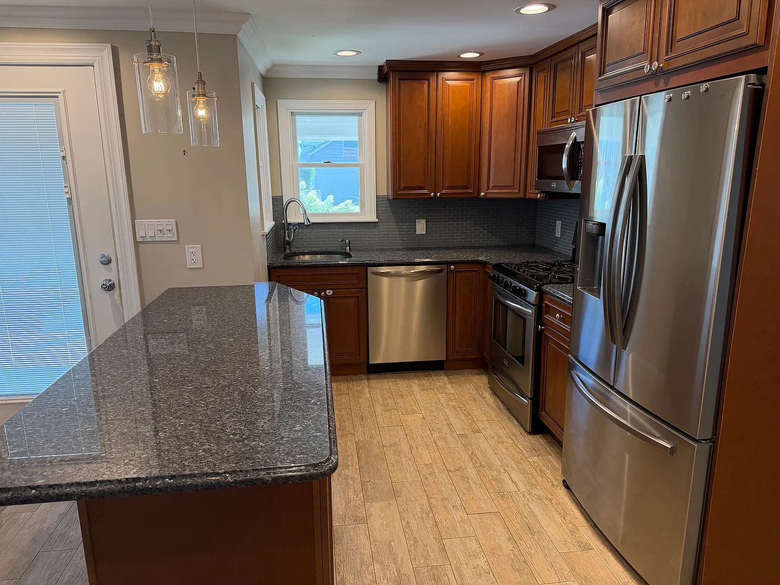 2 bed, 1.5 bath, 850 sqft, $3,900 — Photo 4