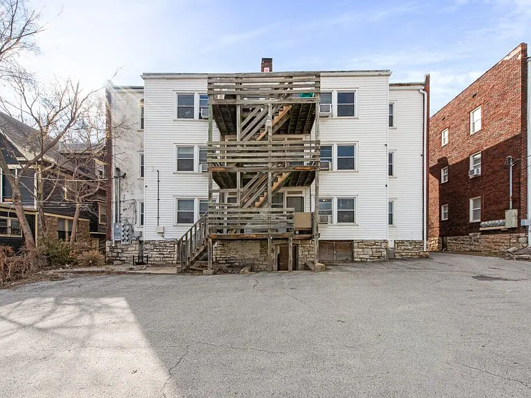 4215-4221 Harrison St — Photo 5