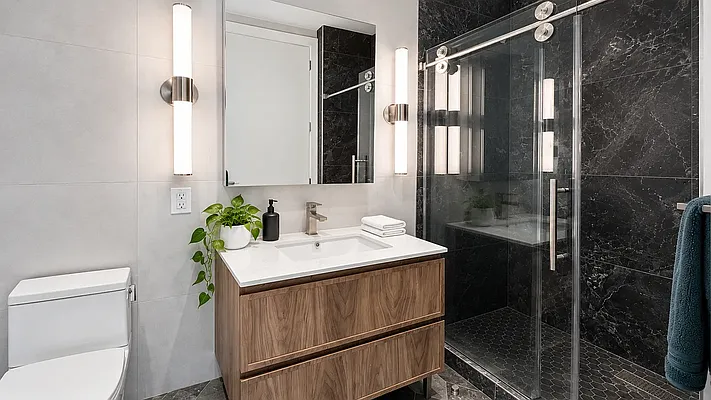 Bathroom, photo 1