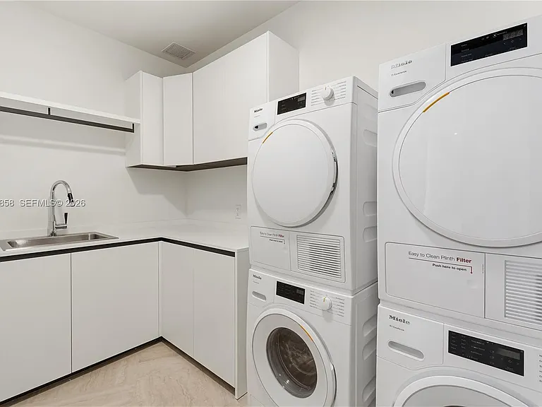 5 Grove Isle Dr #L502 — Photo 32