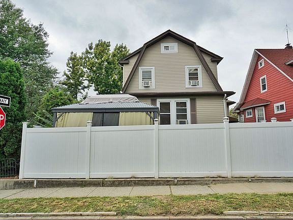 5th image of 105 Hatfield Pl