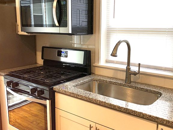 2nd image of 211 Howard St #1