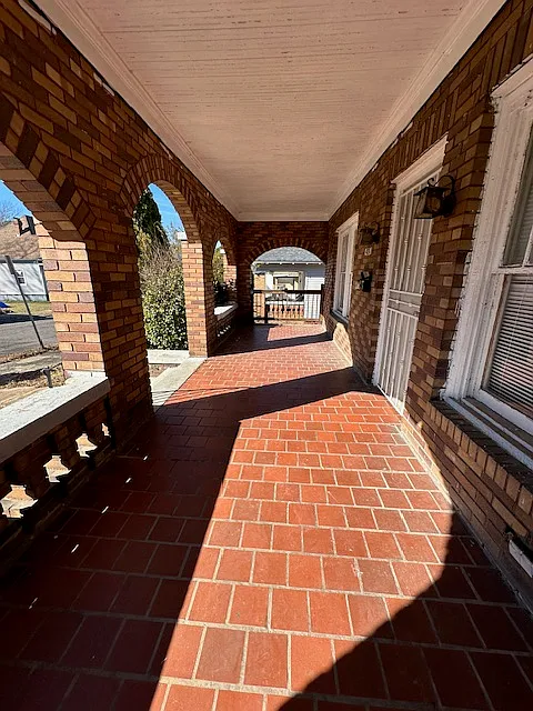 Building Photo - 428 5th Way