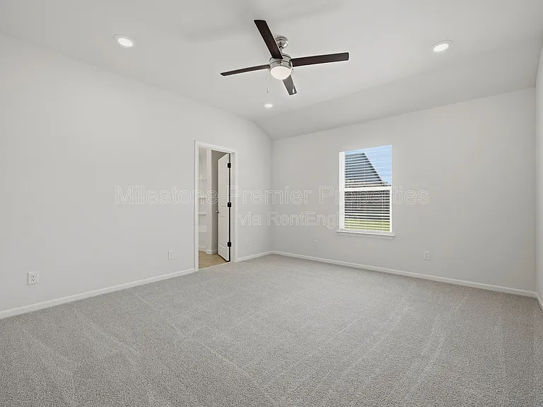 1819 Boxwood Dr — Photo 12