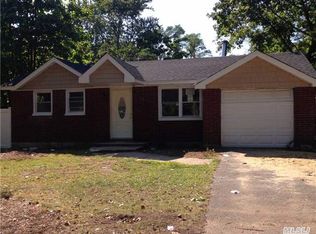 1660 N Gardiner Dr, Bay Shore, NY 11706