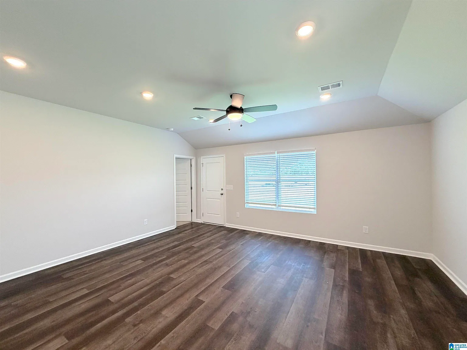 3 bed, 2.0 bath, 1012 sqft, $1,495 — Photo 4