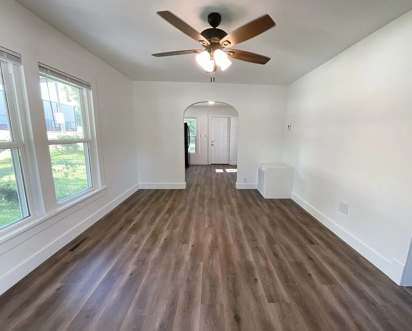 Leasing — Photo 2