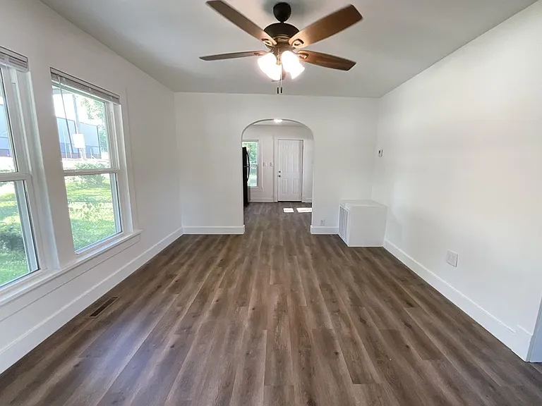 828 W Talmage St — Photo 2