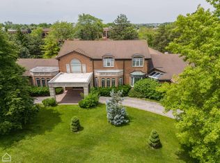 2430 Dorina Dr, Northfield, IL 60093