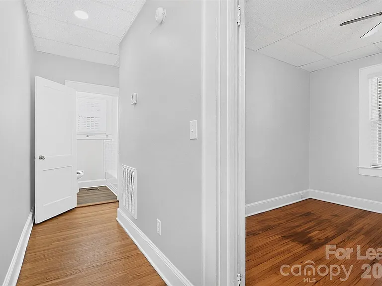 912 S York St — Photo 15