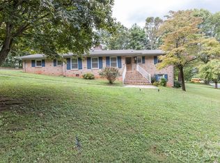 102 Nottingham Ct, Bessemer City, NC 28016
