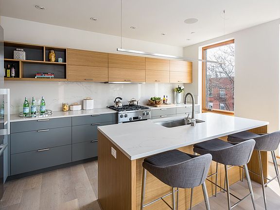 4th image of 341 Sackett St #3