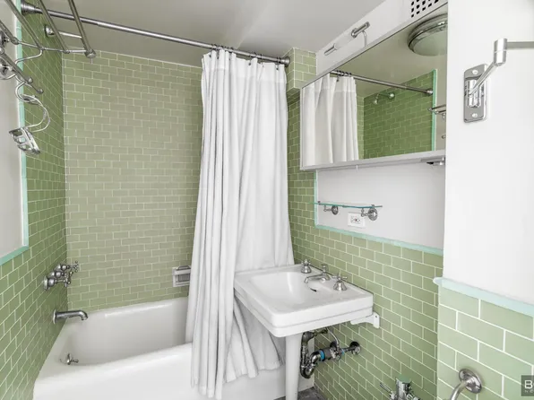 25 Tudor City Place image 4 of 5