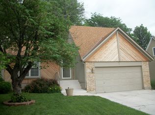 14021 S Summertree Ln, Olathe, KS 66062