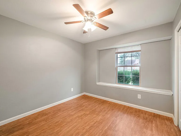 16336 Edgemere Dr — Photo 13