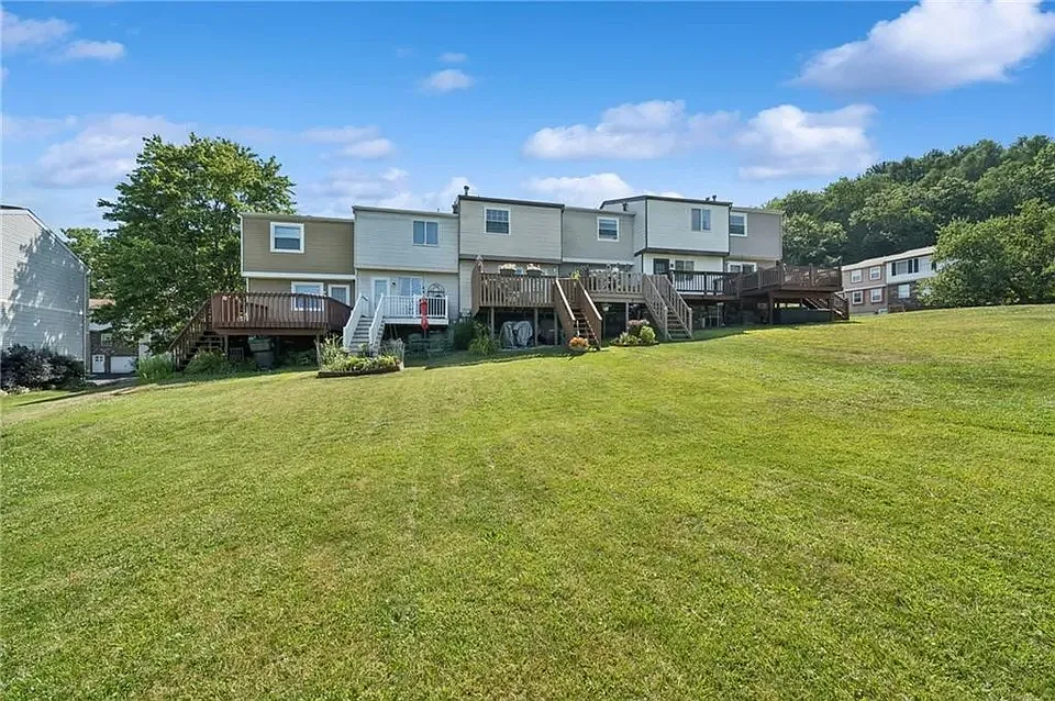 2 bed, 1.5 bath, 900 sqft, $1,800 — Photo 3