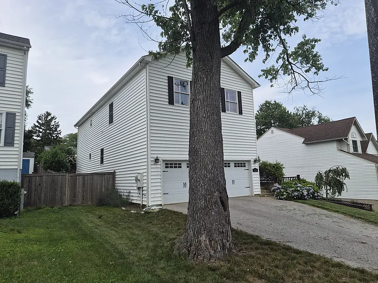 708 Genessee St — Photo 3