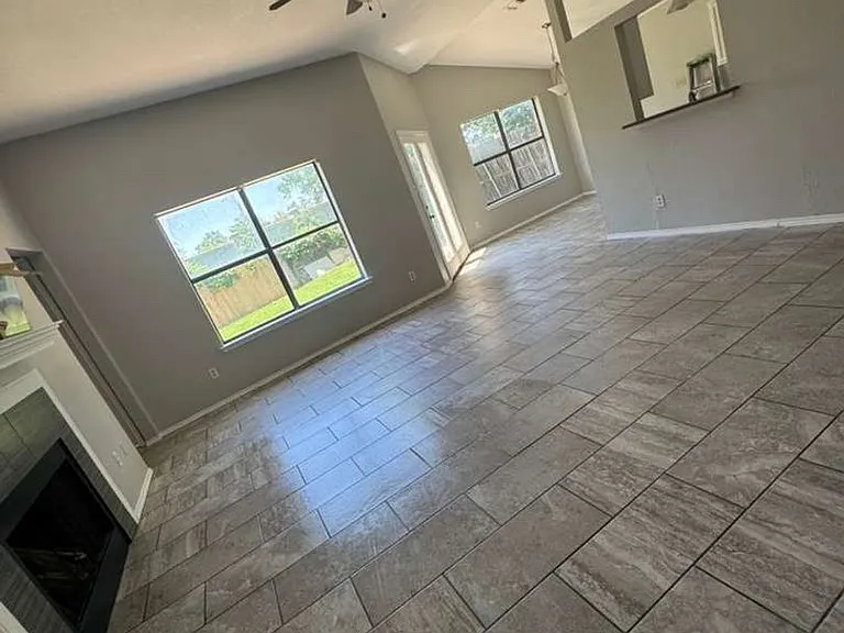222 Lydia Cir — Photo 3