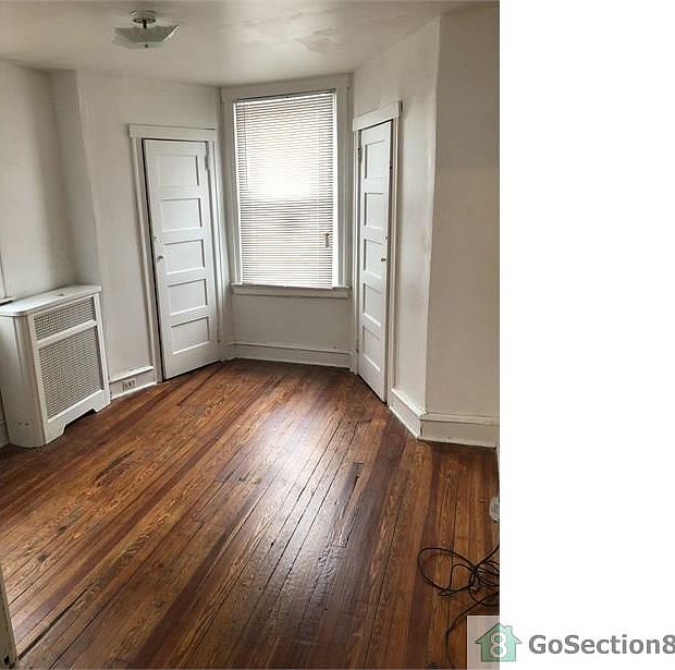 2nd image of 1238 E Price St