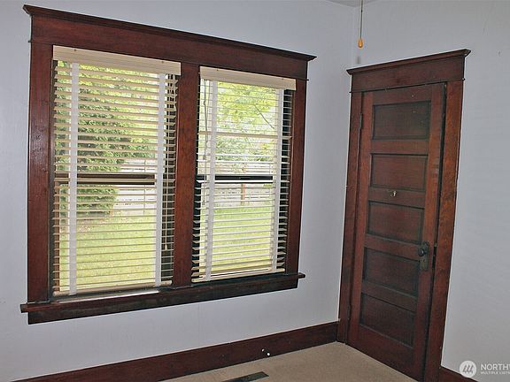 5th image of 409 NE 95th  Street